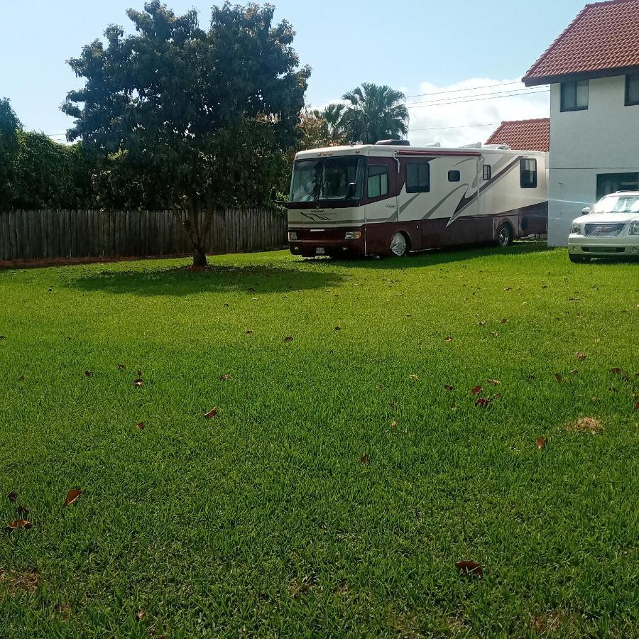 Remodeled And Comfortable Rv - Free Parking Маями Екстериор снимка