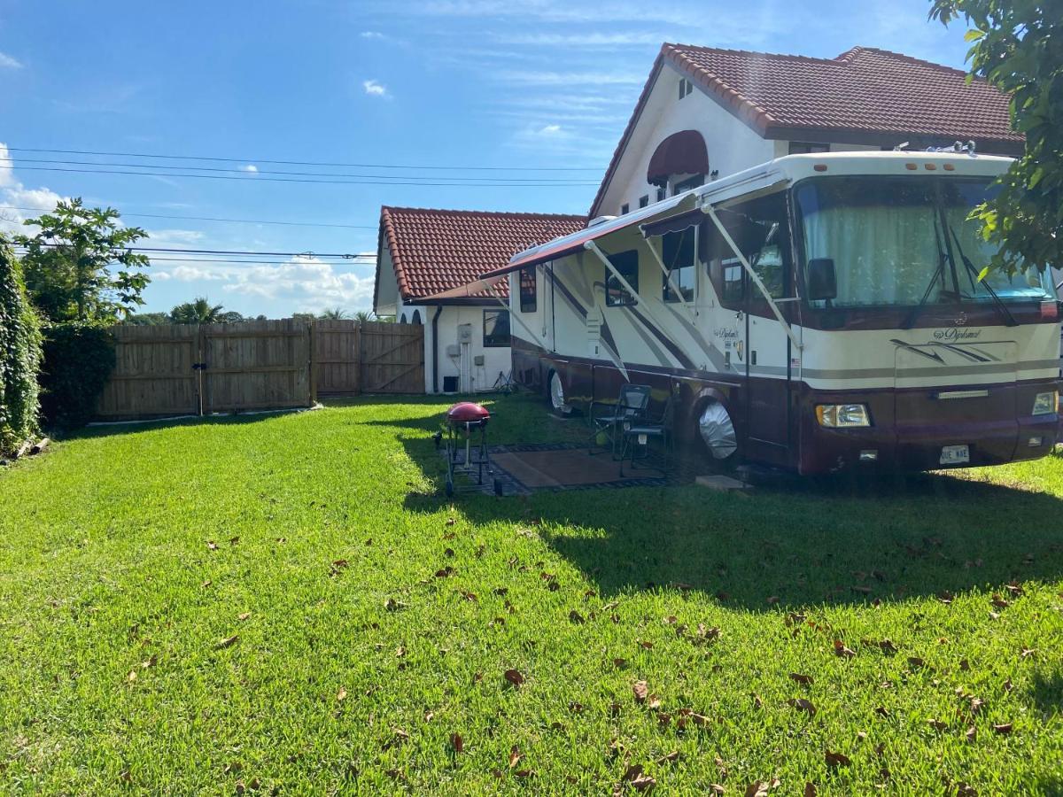 Remodeled And Comfortable Rv - Free Parking Маями Екстериор снимка