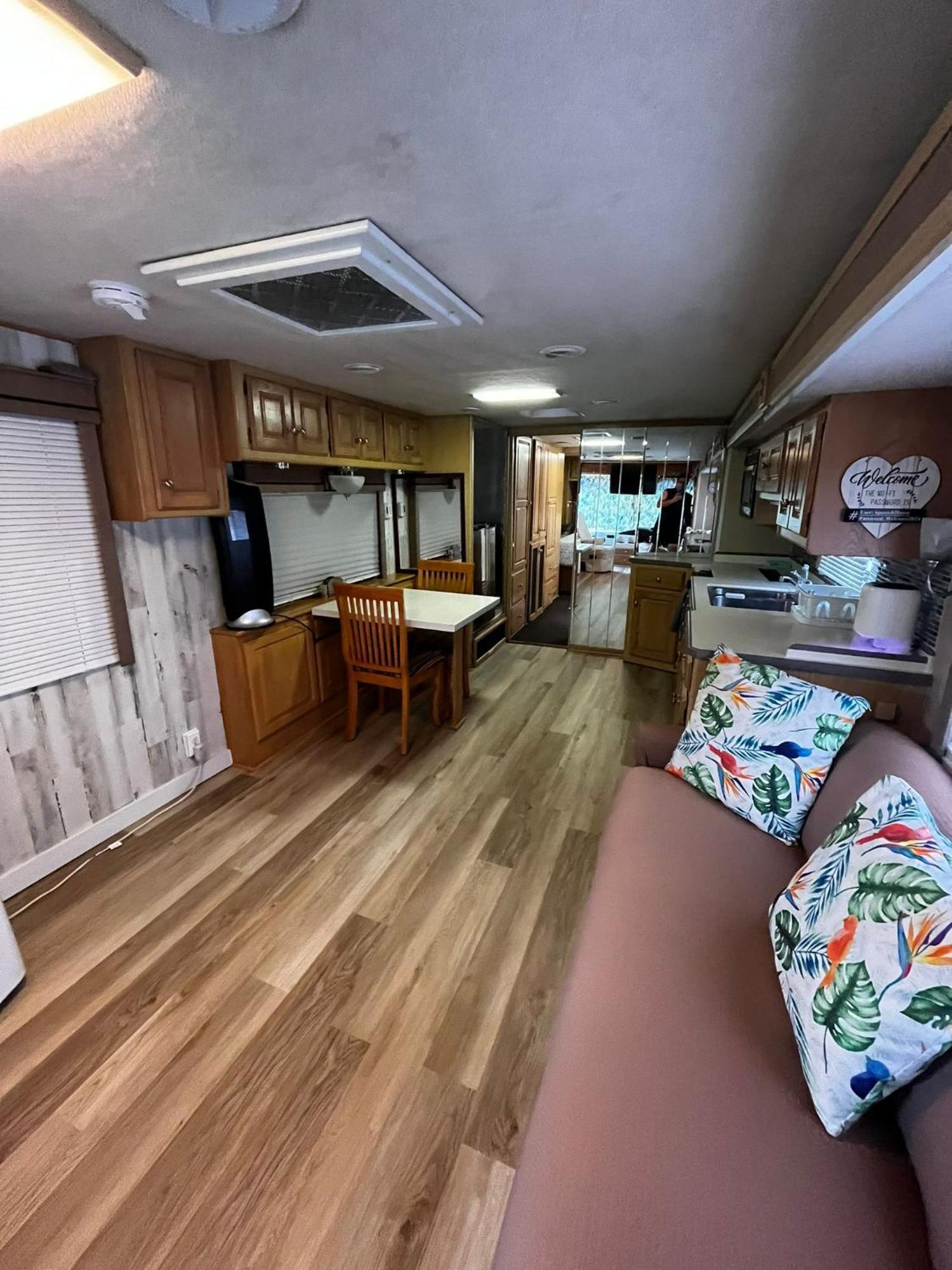 Remodeled And Comfortable Rv - Free Parking Маями Екстериор снимка